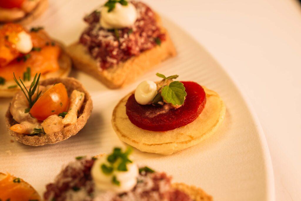 Live partyfood blini’s catering vers bereid met luxe toppings voor evenementen en borrels