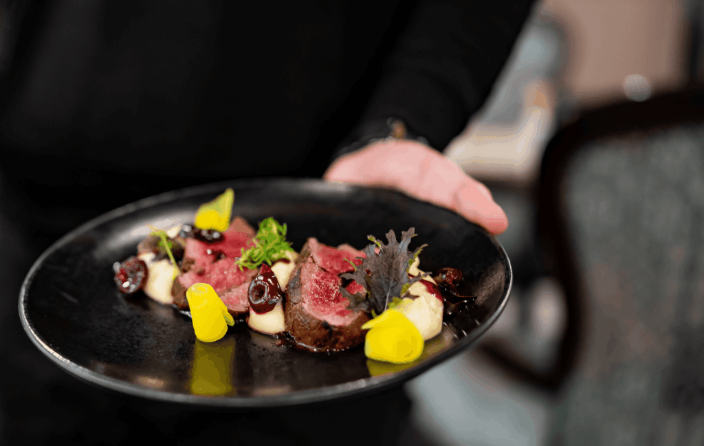 Seated dinner klassiek catering van CaterEvents met stijlvolle presentatie en hoogwaardige service