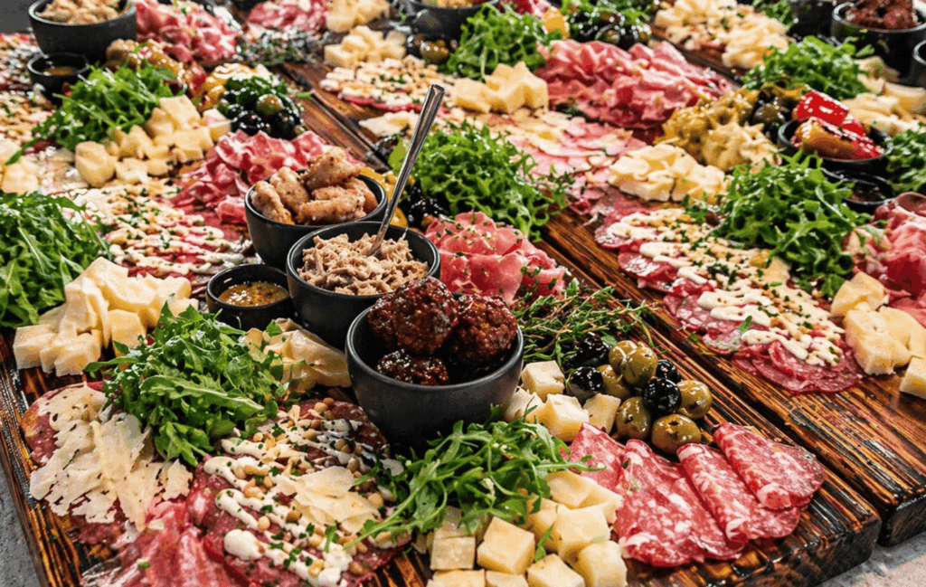 Sharing dinner Toscane herfst/ winter catering van CaterEvents met Italiaanse seizoensgerechten en warme sfeer