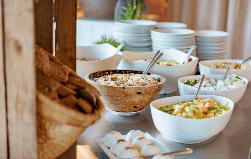 BBQ halal catering van CaterEvents met halal vlees en gegrilde gerechten van de barbecue