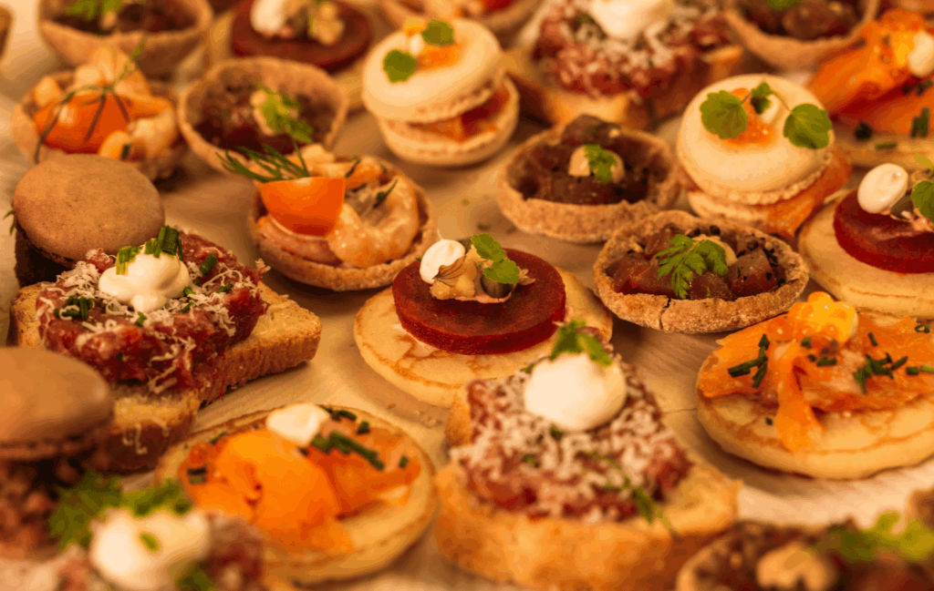 Luxe blini’s hapjes catering met hoogwaardige toppings voor borrels en evenementen