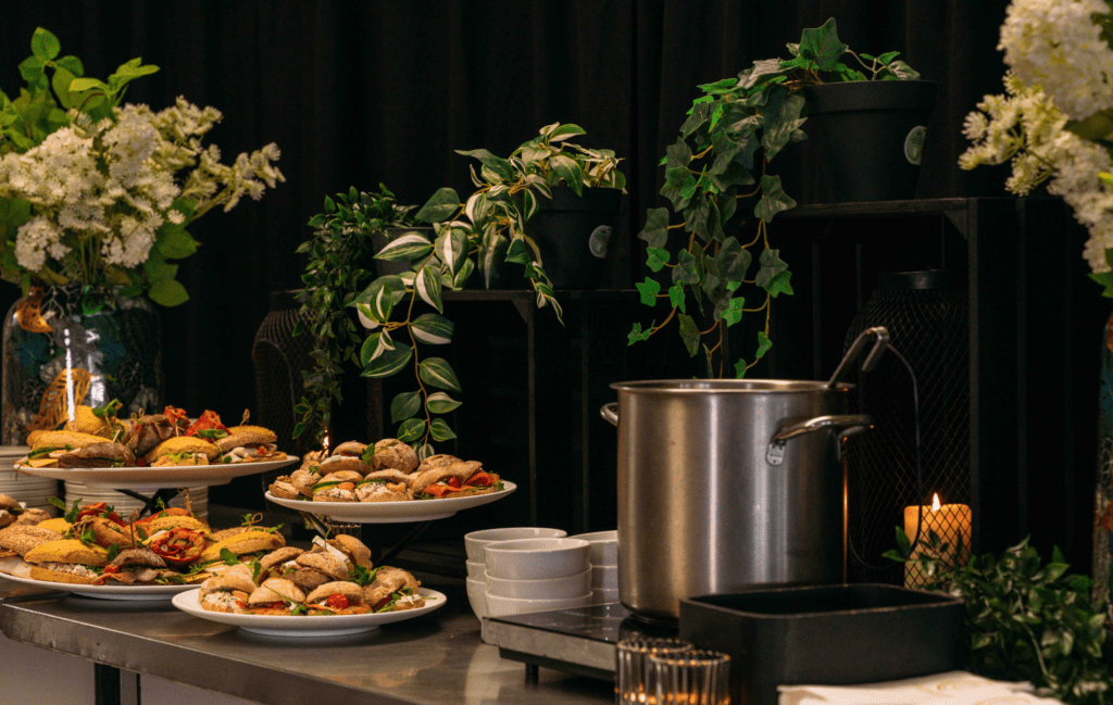 Lunch uitbreiding met soep, fruit en extra’s voor zakelijke lunch catering op kantoor