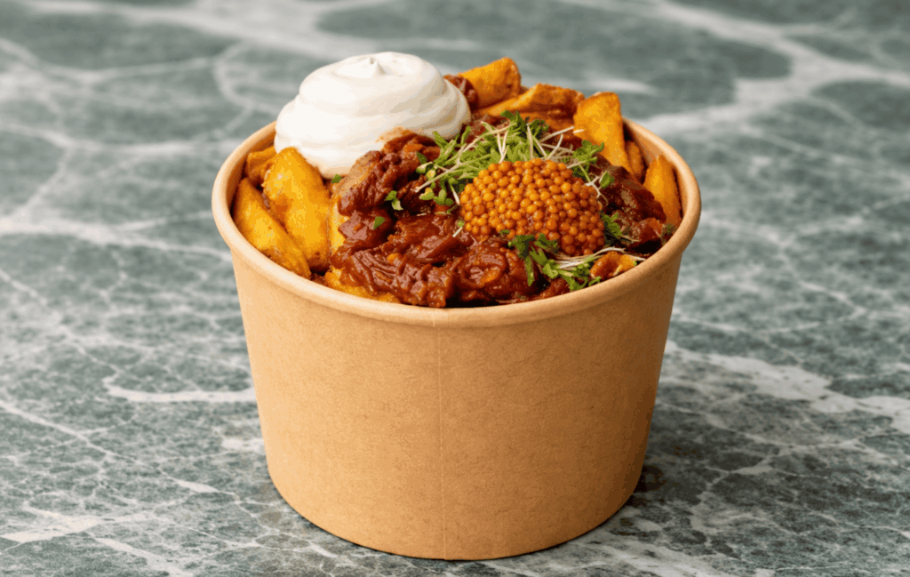 Frites culinair catering van CaterEvents - luxe live foodcorner met verse friet en winterse toppings voor evenementen