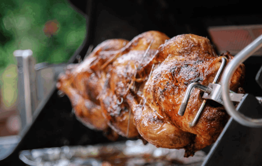 Professionele rotisserie live foodcorner van CaterEvents met vers gegrild vlees, live cooking en luxe catering voor bedrijfsfeesten, evenementen en bruiloften