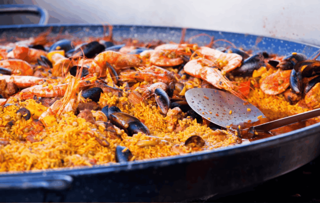 De Fiësta España live foodcorner van CaterEvents met Spaanse tapas, paella en live cooking catering voor bedrijfsfeesten, bruiloften en evenementen in Nederland.
