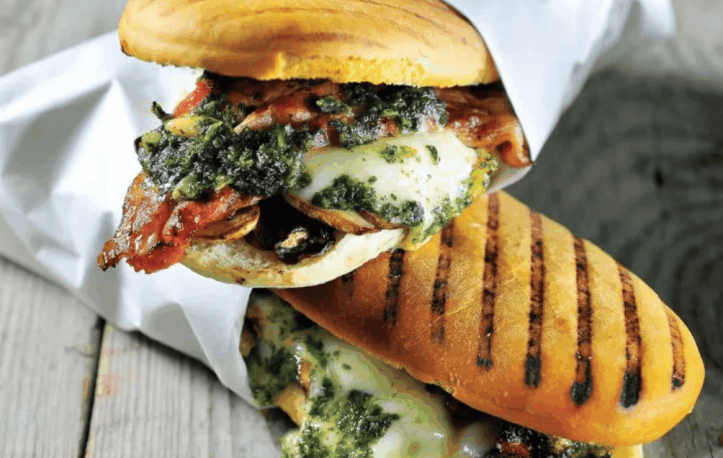 Luxe panini sandwichbar van CaterEvents met vers belegde warme panini's, live bereidingen en professionele catering voor bedrijfsfeesten, evenementen en beurzen.